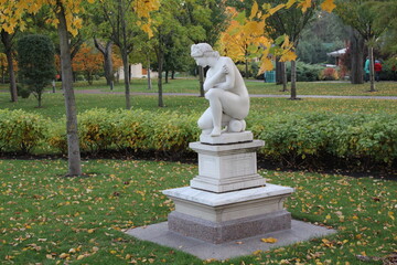Obraz premium statue in the park