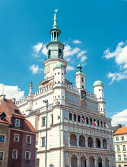 Obraz premium The Town Hall Tower in the Main Square (Rynek) in Poznań, Poland, with historical architecture