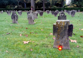 Gräber auf einem Soldatenfriedhof