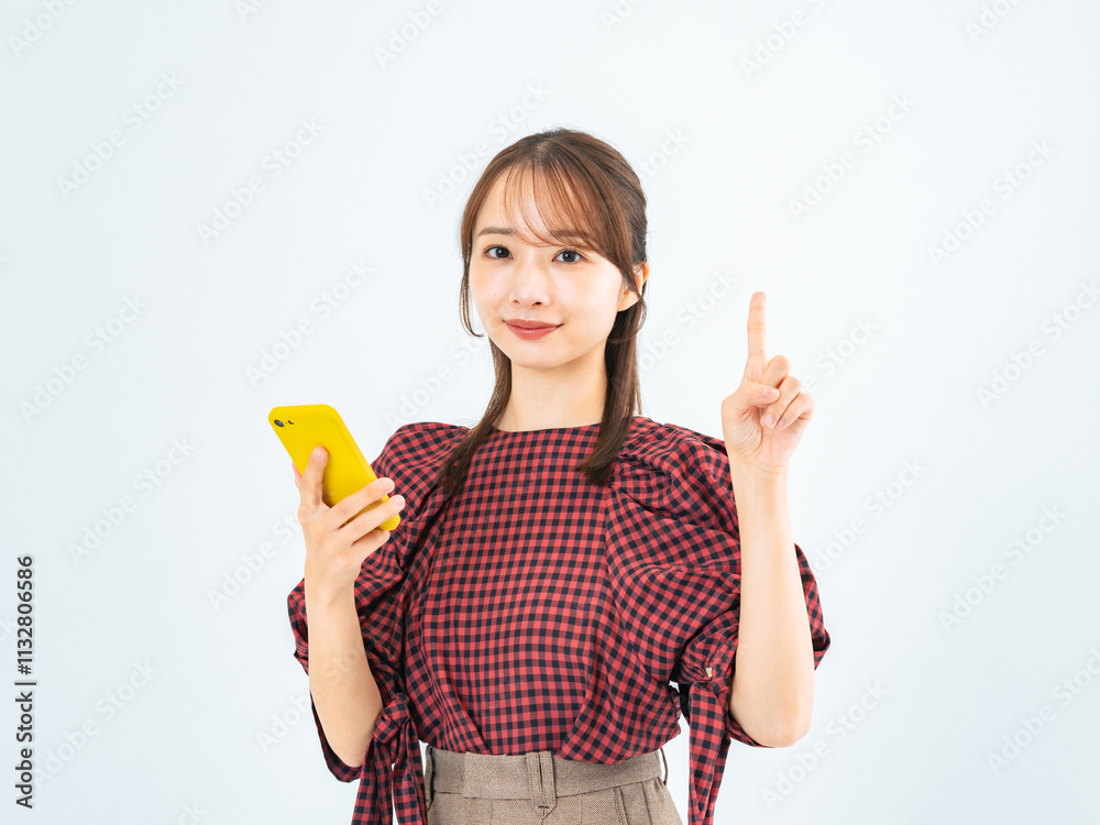 Aufkleber スマートフォン、ビジネスウーマン、女性、スマホ、SNS、おすすめ、キャンペーン、セール、アプリ、紹介、案内、ガイド、ポイント、レッスン、セミナー、カジュアル、宣伝、PR、誘導、お知らせ、告知、説明、情報、DX、ビジネス、キャリアウーマン、メール、検索、予約、クーポン、お得、ビズ、リーチ、カラフル、笑顔、日本人、若い、広告、受付、勧める、動画、ニュース、プレゼント、ナンバーワン、アドバイザー、切り抜