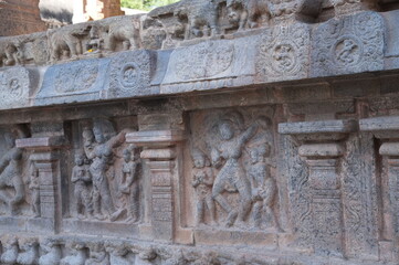 Fototapeta premium Hindu worship limestone granite stone statues ancient city Ancient Stone Sculpture Stone carvings Tanjore, Darasuram temple
