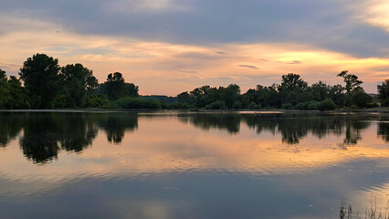 Obraz premium sunset by the Danube river in Novi Sad