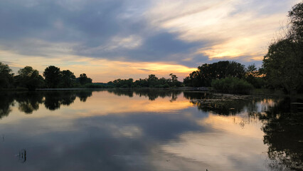 Obraz premium sunset by the Danube river in Novi Sad