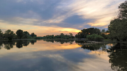 Obraz premium sunset by the Danube river in Novi Sad