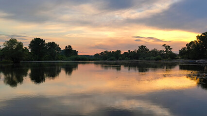 Obraz premium sunset by the Danube river in Novi Sad
