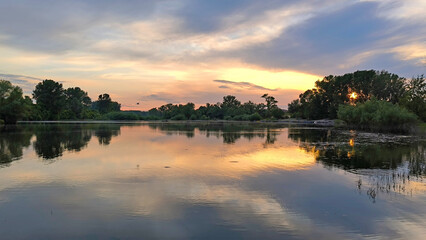 Obraz premium sunset by the Danube river in Novi Sad