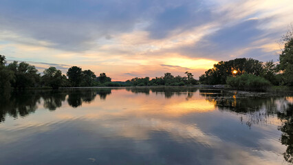 Obraz premium sunset by the Danube river in Novi Sad