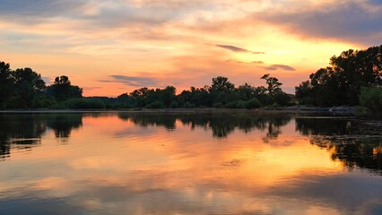 Obraz premium sunset by the Danube river in Novi Sad