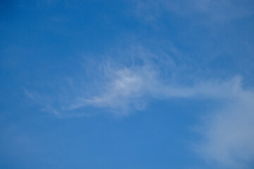 Obraz premium Blue sky and clouds background with lots of copy space. 