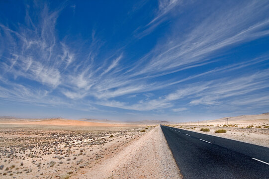 Stra&szlig;e am Diamantenfeld in Namibia