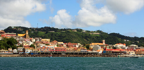 Obraz premium panoramic view of St George in Grenada which is the capital, and is located on the shoreline with lots of small shacks and buildings