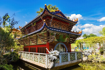 Fototapeta premium Beautiful Pagoda at Sam Poh Tong temple hidden in the mountains in Ipoh, Malaysia