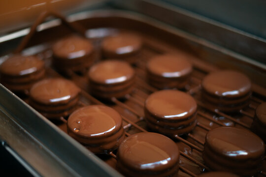 Alfajores reci&eacute;n ba&ntilde;ados