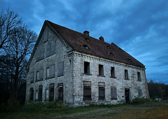 Stary opuszczony dom