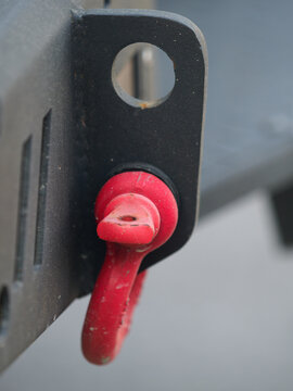 Recovery point for vehicle towing and off-road use consists of a D-ring attached to a tow hitch mount designed for installation on the rear bumper.