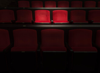 映画館・赤の2座席
