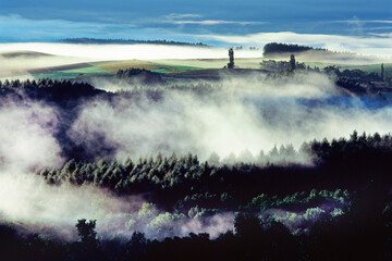 丘に沸く朝霧（美瑛町）