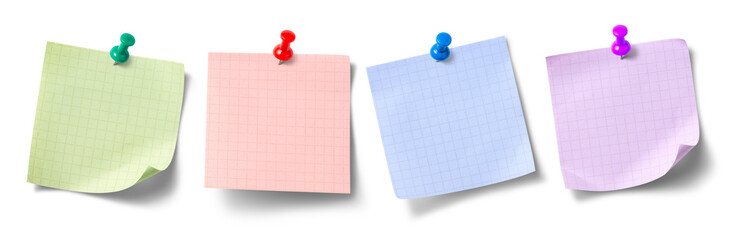ピンで留められた、方眼のあるカラフルな付箋