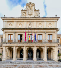 Obraz premium Leon, Spain - November 02, 2024: Exterior facade of the buildings in the Plaza de Saint Marcellus in the city of Leon, Spain