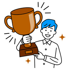 銅のトロフィーを掲げるカジュアルな男性