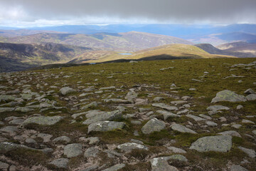 Trail and scenery between Carn a' choire Bhoidheach and Carn an t-sagairt mor munros - Loch Muick to Lochnagar path - Aberdeenshire - Scotland - UK © Collpicto