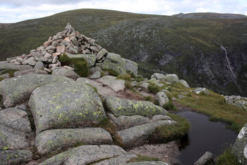 Trail and scenery between Carn an t-sagairt mor and Cairn bannoch munros - Loch Muick to Lochnagar path - Aberdeenshire - Scotland - UK © Collpicto
