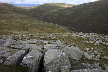 Trail and scenery between Carn an t-sagairt mor and Cairn bannoch munros - Loch Muick to Lochnagar path - Aberdeenshire - Scotland - UK © Collpicto