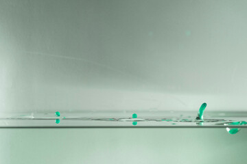 farbe tropfen wasser grün