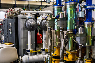 A complex industrial system, for gas or fluid handling. System for autonomous and backup gas supply...