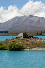 Naklejka premium church in the lake and mountains, new zealand
