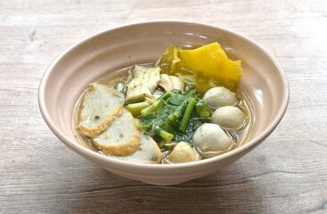 boiled dory fish and fishball with bean sprout topping crispy dumpling in soup on bowl