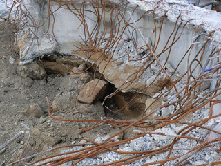 解体されたビルの瓦礫。
コンクリートデブリ。