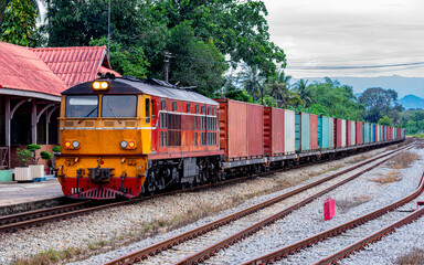 Fototapeta premium freight Container train num 790