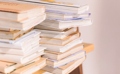 積み上げられた本　漫画　書籍