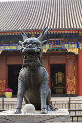 chinese lion statue in forbidden city