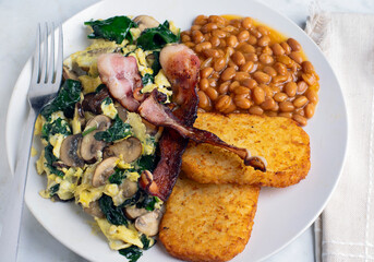 scramble eggs  with spinach and mushrooms