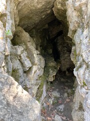Wetterloch - Watterloch or Small Cave in the Bannwald above Lungern in the canton of Obwalden in Switzerland (Wätterloch - Waetterloch oder Kleine Höhle im Bannwald oberhalb Lungern, Schweiz)
