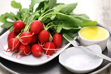 radis au beurre(radish with butter), French appetizer