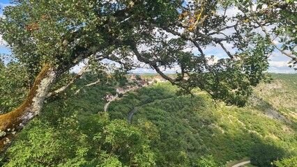 Le village haut de Rocamadour vu depuis la corniche