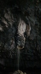 Concrétions à la forme amusante dans la grotte des Eaux-Chaudes (Béarn)