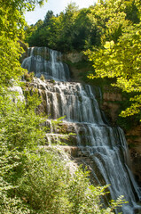 Obraz premium La cascade de l'éventail dans le Jura en France