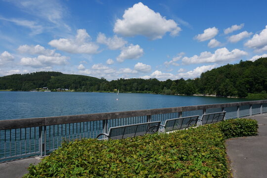 B&auml;nke am Hennesee in Meschede