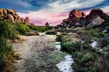 Nieve, jaras y riscos en La Gran Cañada del Parque Regional de La Pedriza