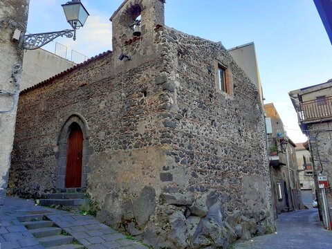 L'antica chiesetta dell'agonia a Randazzo.