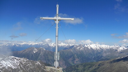Obraz premium am Gipfel vom Ganot 3102m in Osttirol .. in der Ferne die Venedigergruppe