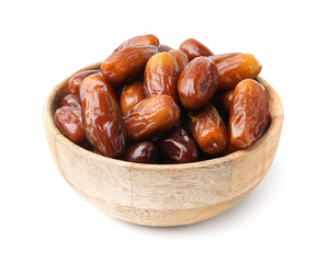 Obraz premium Tasty dried dates in wooden bowl isolated on white