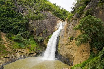 dunhinda falls in sri lanka