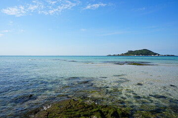 Fototapeta premium fine shoaling beach and clear water