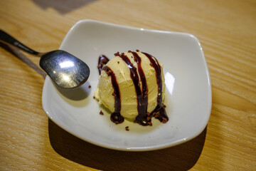 チョコソース　アイスクリーム