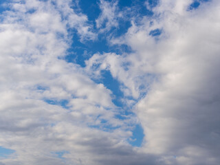 冬の雲が多い空01